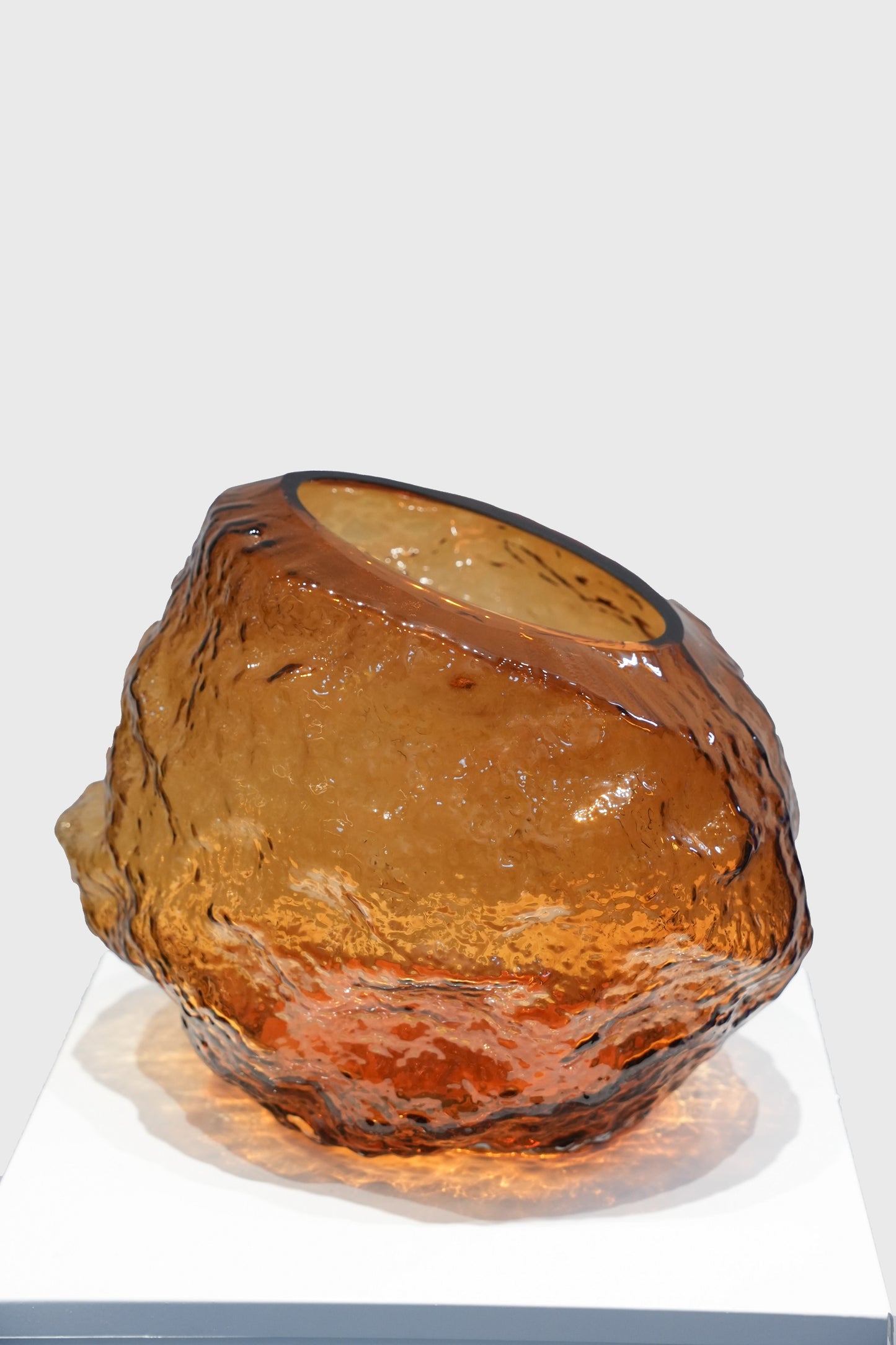 Minimalist Irregular Slanted Ripple Glass Vase - Davinci Flower