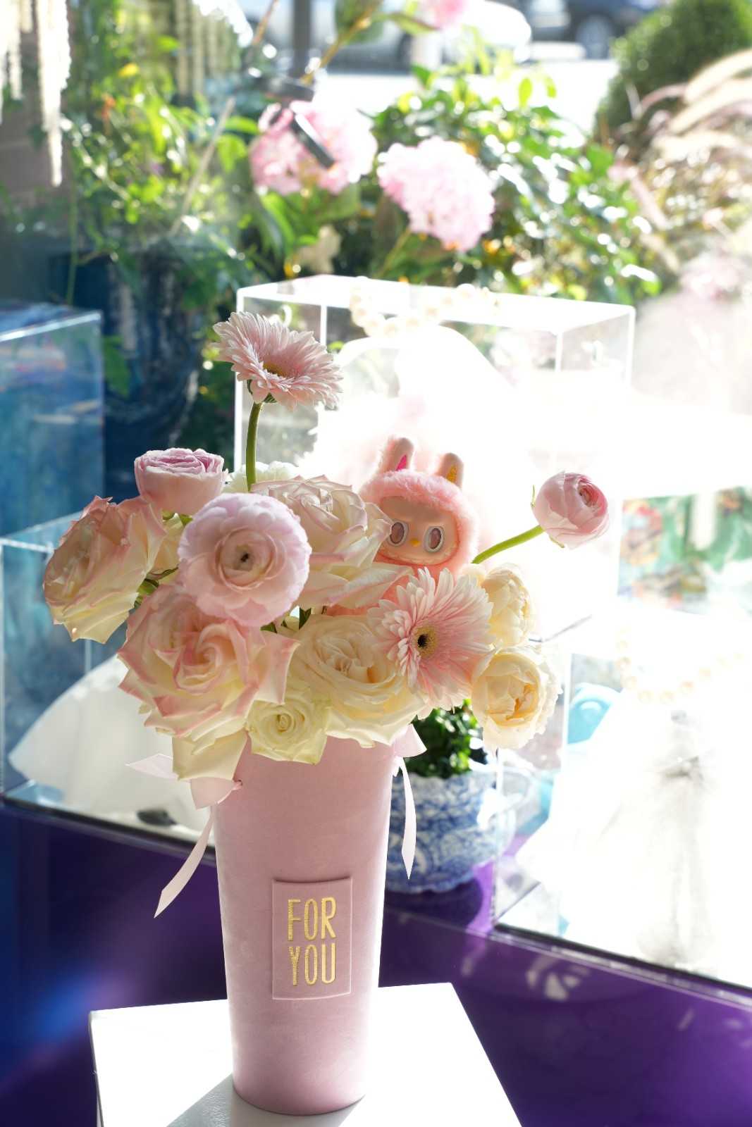 Preserved flower with Labubu - Davinci Flower