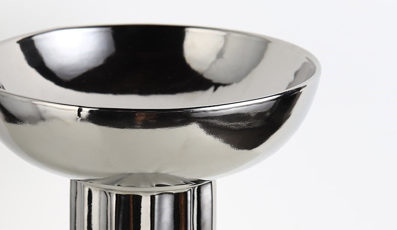 Modern Metallic Vases – Sculptural Decor with Contemporary Charm