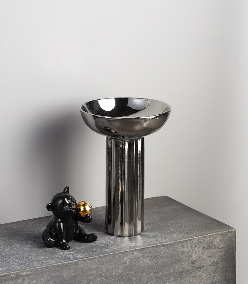 Modern Metallic Vases – Sculptural Decor with Contemporary Charm
