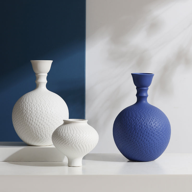 Artistic Textured Vases – A Harmony of Form and Elegance