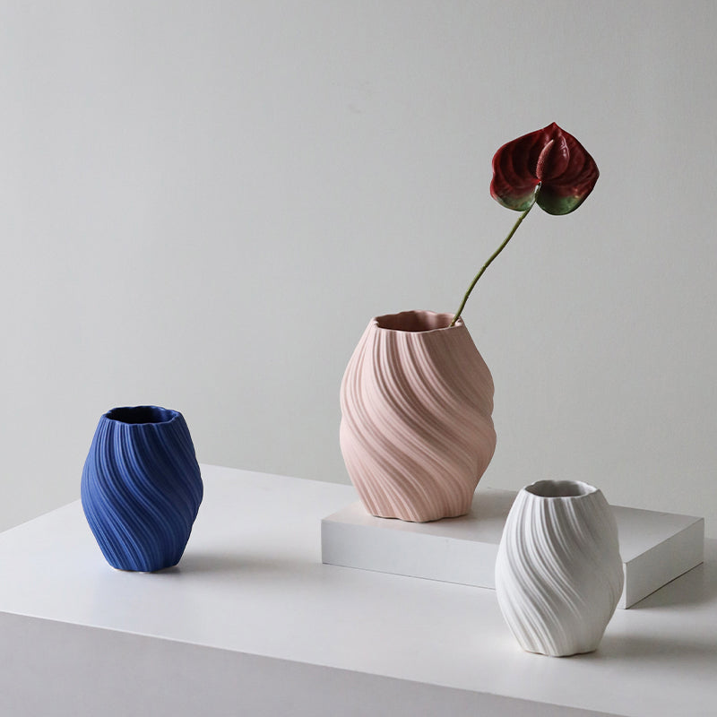 Artistic Textured Vases – A Harmony of Form and Elegance