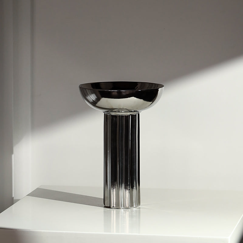 Modern Metallic Vases – Sculptural Decor with Contemporary Charm