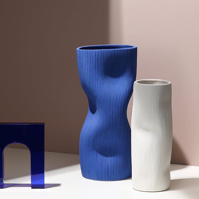 Sculptural Wave Vases – A Fusion of Art and Functionality