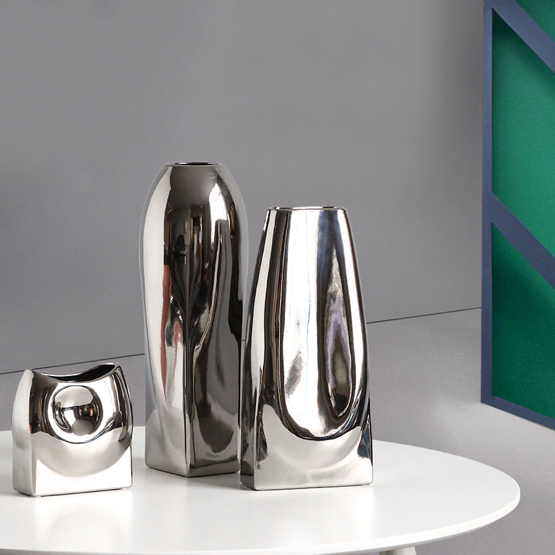 Modern Metallic Vases – Sculptural Decor with Contemporary Charm