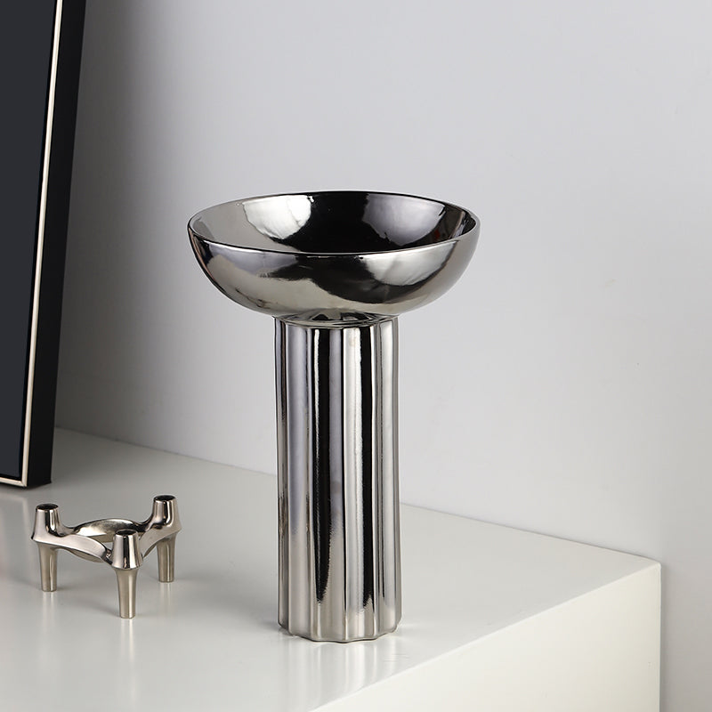 Modern Metallic Vases – Sculptural Decor with Contemporary Charm