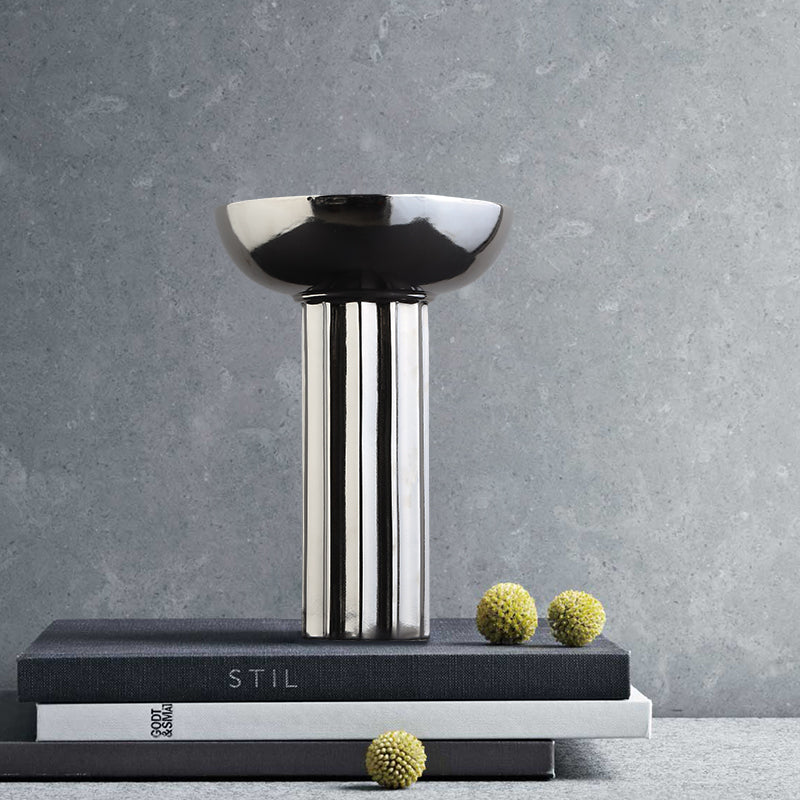 Modern Metallic Vases – Sculptural Decor with Contemporary Charm