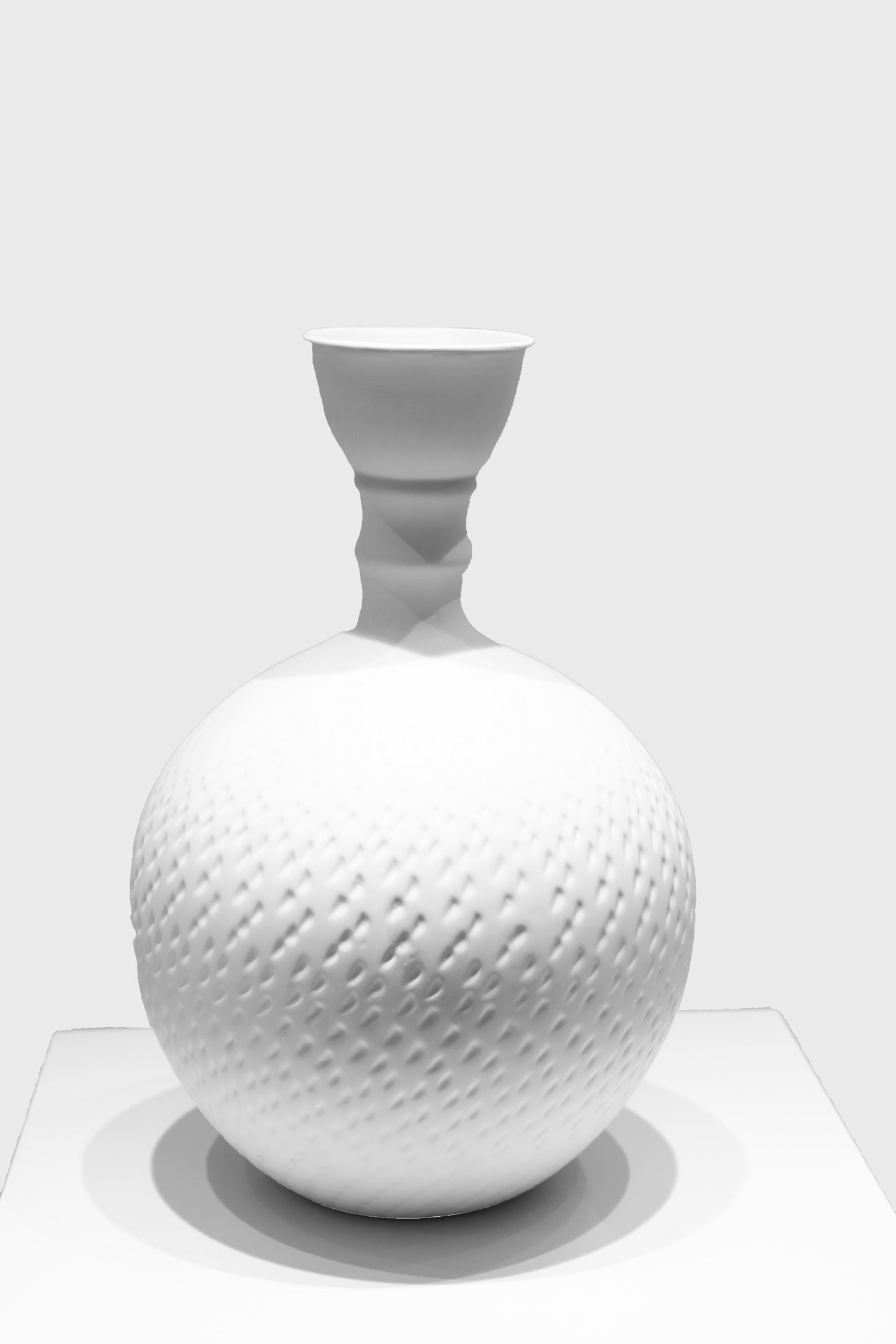 Artistic Textured Vases – A Harmony of Form and Elegance