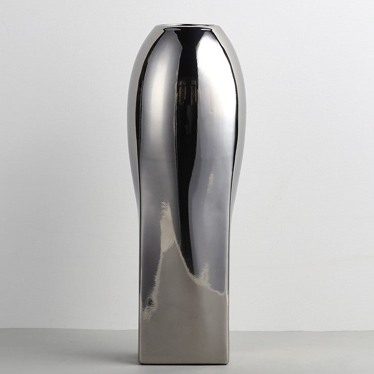 Modern Metallic Vases – Sculptural Decor with Contemporary Charm