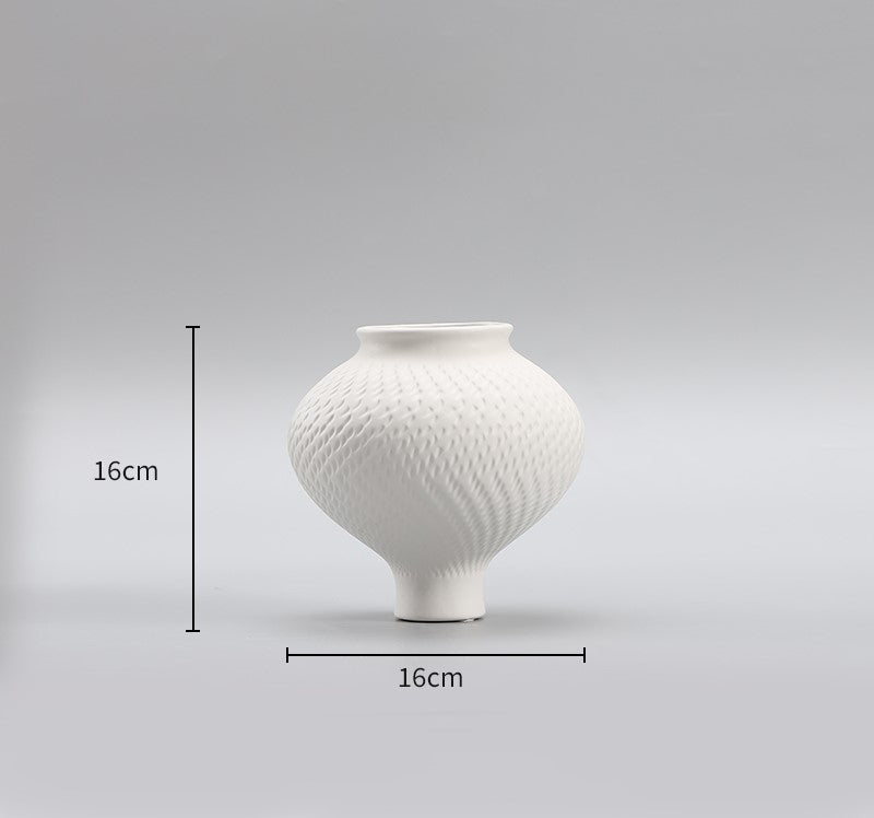 Artistic Textured Vases – A Harmony of Form and Elegance